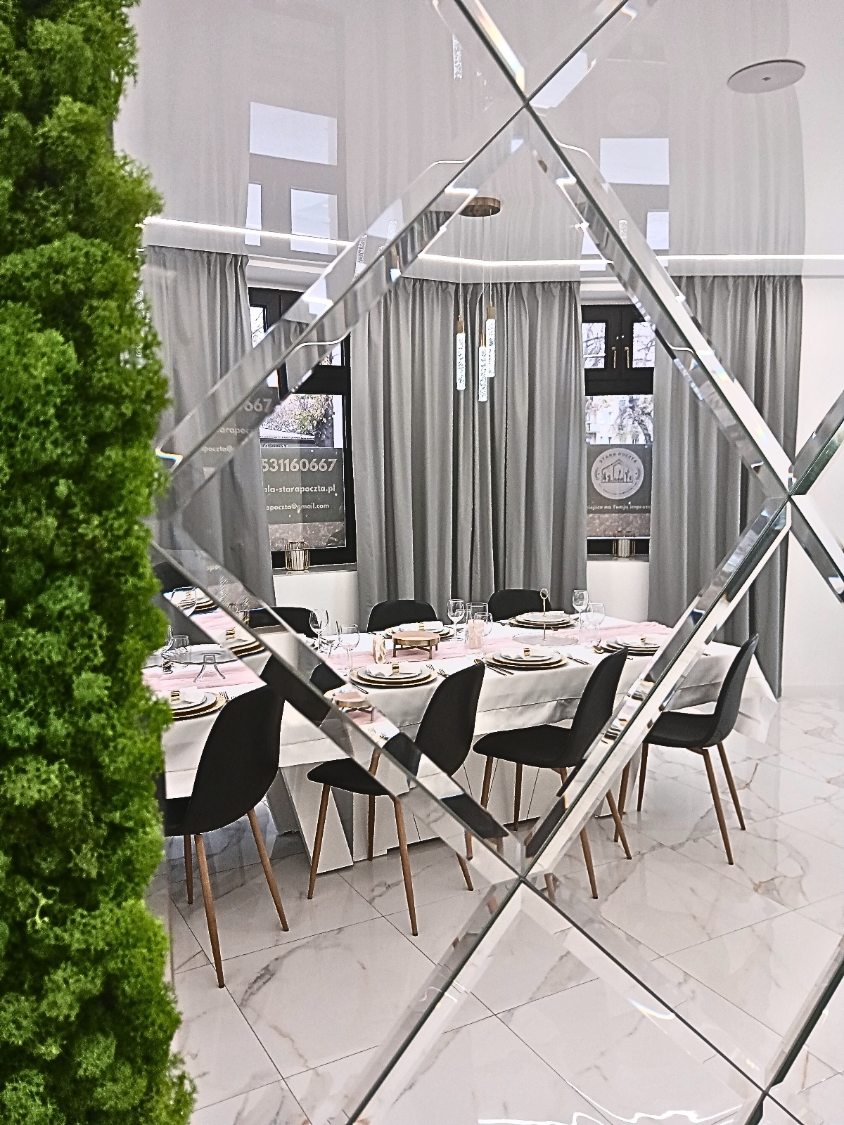 Wnętrze Starej Poczty — elegancka sala Racibórz